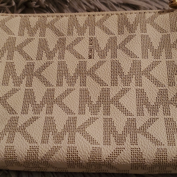 Michael Kors clutch - Picture 2 of 4
